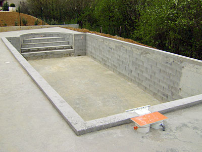 Création piscine béton à Montjustin