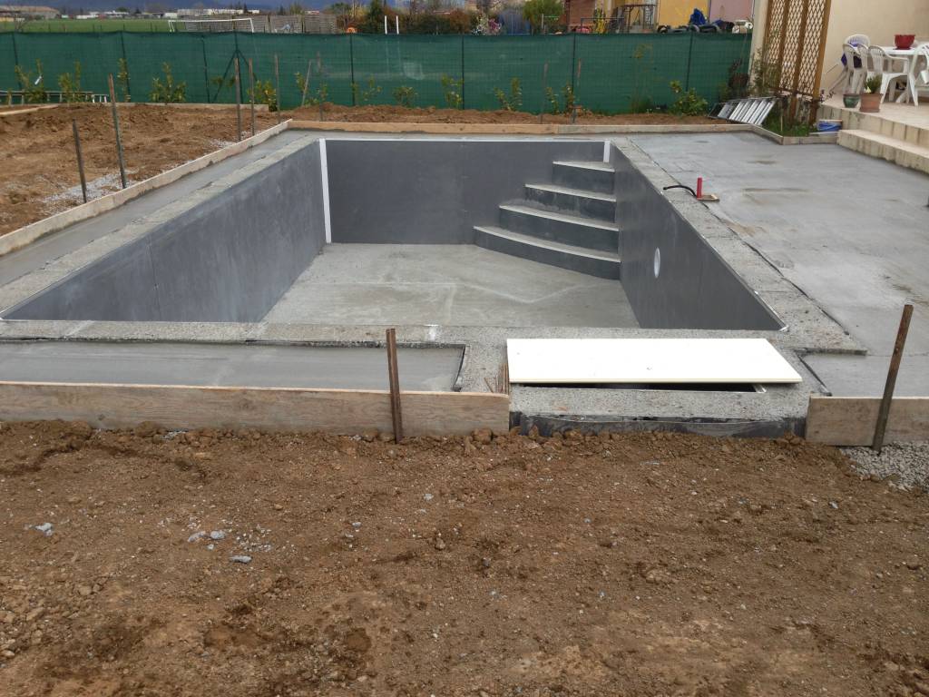 Création piscine béton Manosque